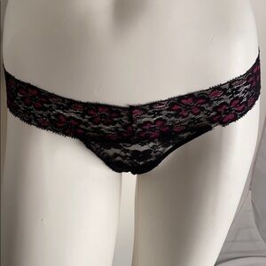 Candie’s black nylon stretch lace panty M